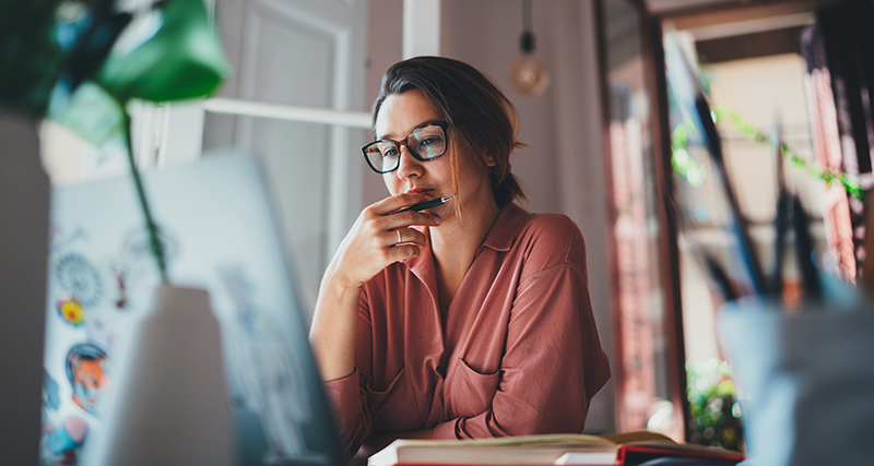 Thinking Writing AdobeStock_322174411 cropped Thinking Writing AdobeStock_322174411 cropped